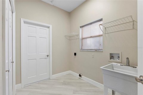 House in Lutz, Florida 4 bedrooms, 264.31 sq.m. № 2348303 - photo 24
