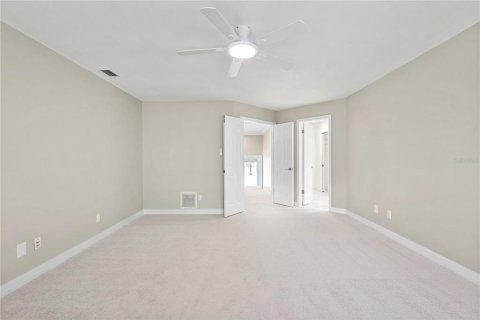 House in Lutz, Florida 4 bedrooms, 264.31 sq.m. № 2348303 - photo 30