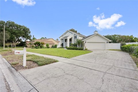 House in Lutz, Florida 4 bedrooms, 264.31 sq.m. № 2348303 - photo 5