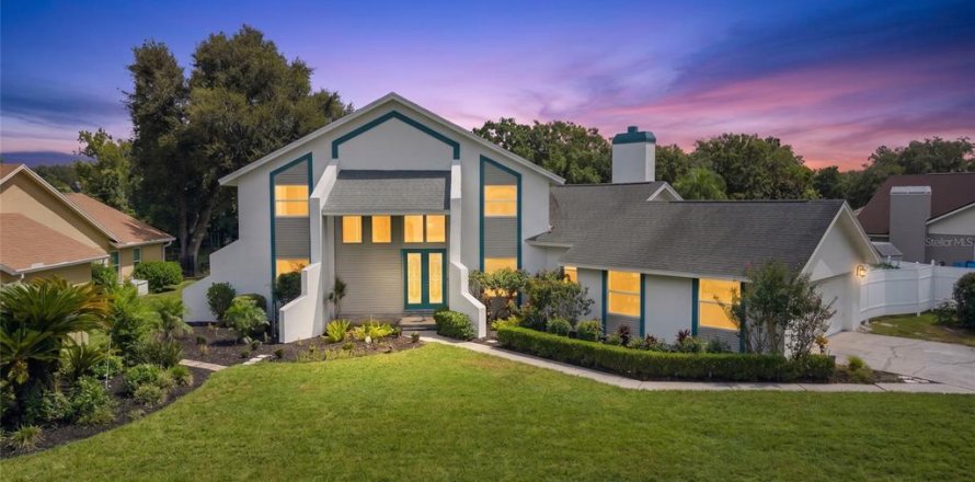 House in Lutz, Florida 4 bedrooms, 264.31 sq.m. № 2348303