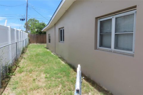 Villa ou maison à vendre à Largo, Floride: 4 chambres, 158.96 m2 № 2201831 - photo 3