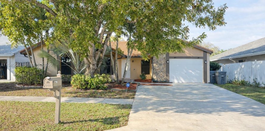 House in Boca Raton, Florida 3 bedrooms, 129.97 sq.m. № 2002412