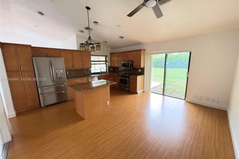 House in Boca Raton, Florida 3 bedrooms, 129.97 sq.m. № 2002412 - photo 3