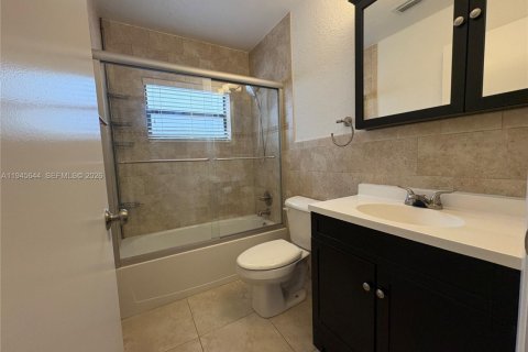 House in Boca Raton, Florida 3 bedrooms, 129.97 sq.m. № 2002412 - photo 10