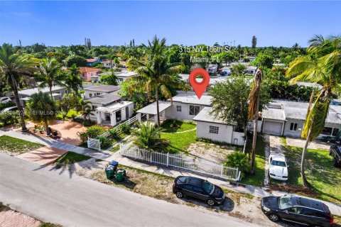 House in Miami, Florida 3 bedrooms, 121.89 sq.m. № 2081100 - photo 29