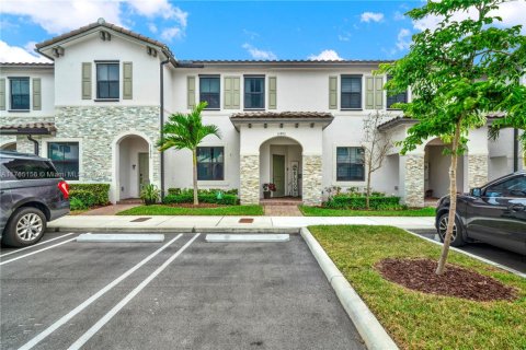 Купить таунхаус в Хомстед, Флорида 3 спальни, 149.76м2, № 1963497 - фото 1