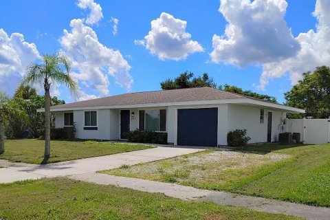 Villa ou maison à North Port, Floride 3 chambres, 127.65 m2 № 2349321