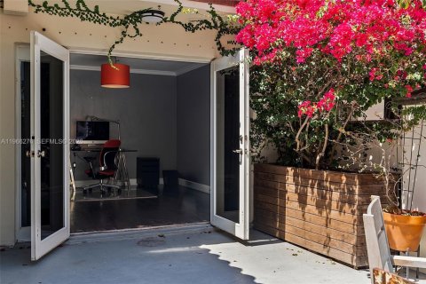 Casa en alquiler en Miami Beach, Florida, 3 dormitorios, 199.93 m2 № 2028951 - foto 26