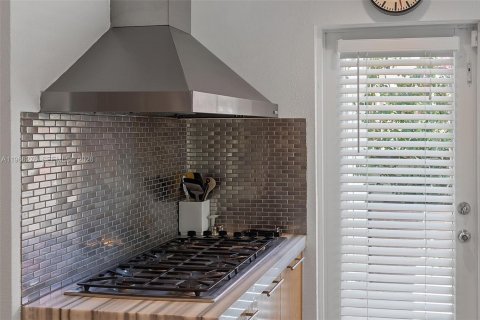 Casa en alquiler en Miami Beach, Florida, 3 dormitorios, 199.93 m2 № 2028951 - foto 18