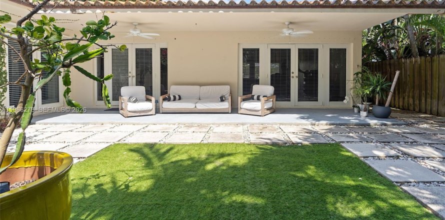 Casa en Miami Beach, Florida 3 dormitorios, 199.93 m2 № 2028951