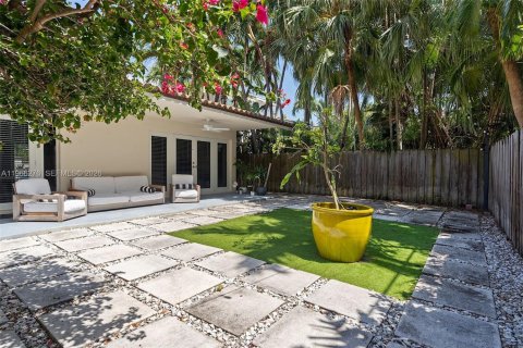 Casa en alquiler en Miami Beach, Florida, 3 dormitorios, 199.93 m2 № 2028951 - foto 27