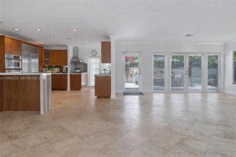 Casa en alquiler en Miami Beach, Florida, 3 dormitorios, 199.93 m2 № 2028951 - foto 13