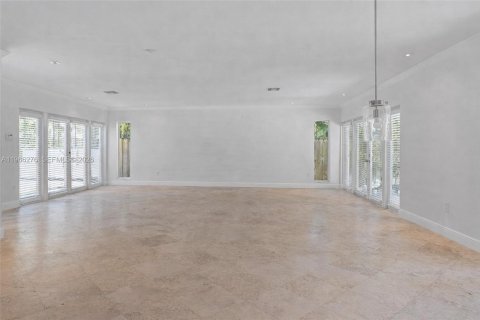 Casa en alquiler en Miami Beach, Florida, 3 dormitorios, 199.93 m2 № 2028951 - foto 10