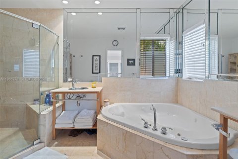Casa en alquiler en Miami Beach, Florida, 3 dormitorios, 199.93 m2 № 2028951 - foto 22