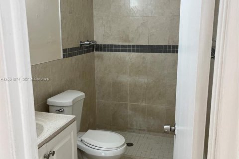 Appartement à louer à Hollywood, Floride: 2 chambres, 1056.39 m2 № 2351172 - photo 10