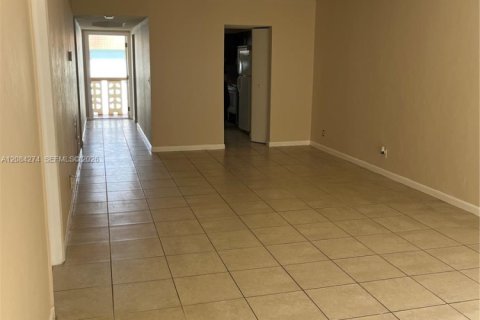 Appartement à louer à Hollywood, Floride: 2 chambres, 1056.39 m2 № 2351172 - photo 12