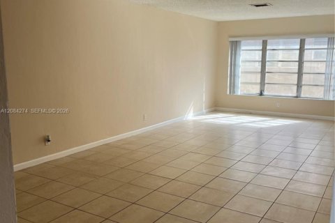 Appartement à louer à Hollywood, Floride: 2 chambres, 1056.39 m2 № 2351172 - photo 4