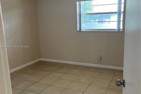 Appartement à louer à Hollywood, Floride: 2 chambres, 1056.39 m2 № 2351172 - photo 5
