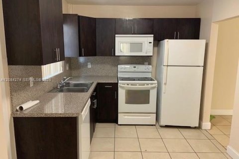 Appartement à Hollywood, Floride 2 chambres, 1056.39 m2 № 2351172