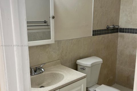 Appartement à louer à Hollywood, Floride: 2 chambres, 1056.39 m2 № 2351172 - photo 11