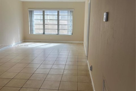 Appartement à louer à Hollywood, Floride: 2 chambres, 1056.39 m2 № 2351172 - photo 3