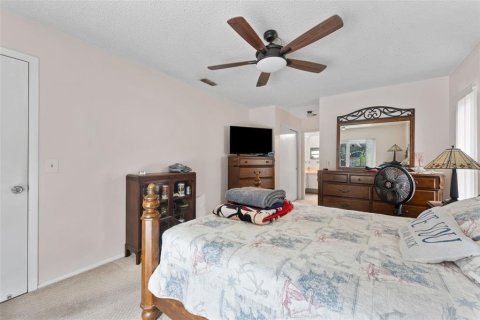 House in Spring Hill, Florida 4 bedrooms, 175.31 sq.m. № 1879825 - photo 15
