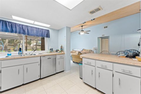 House in Spring Hill, Florida 4 bedrooms, 175.31 sq.m. № 1879825 - photo 10