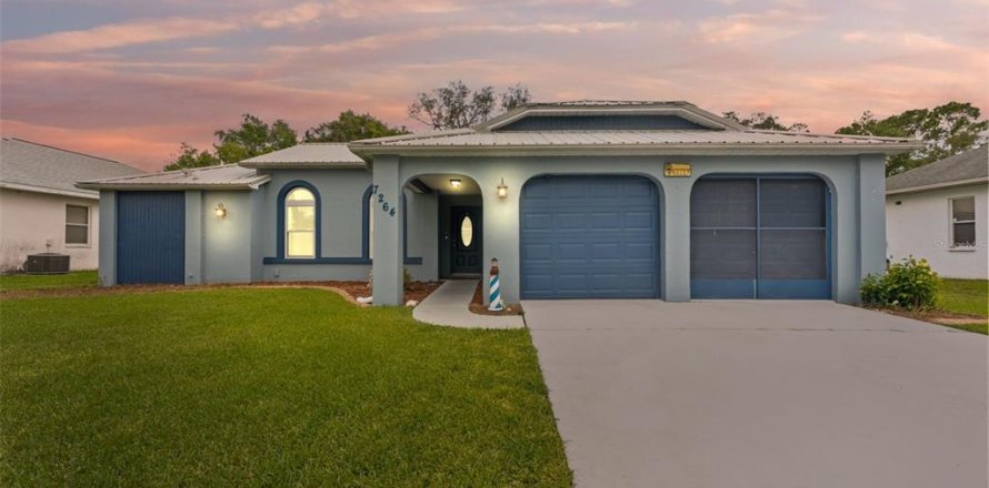 House in Spring Hill, Florida 4 bedrooms, 175.31 sq.m. № 1879825