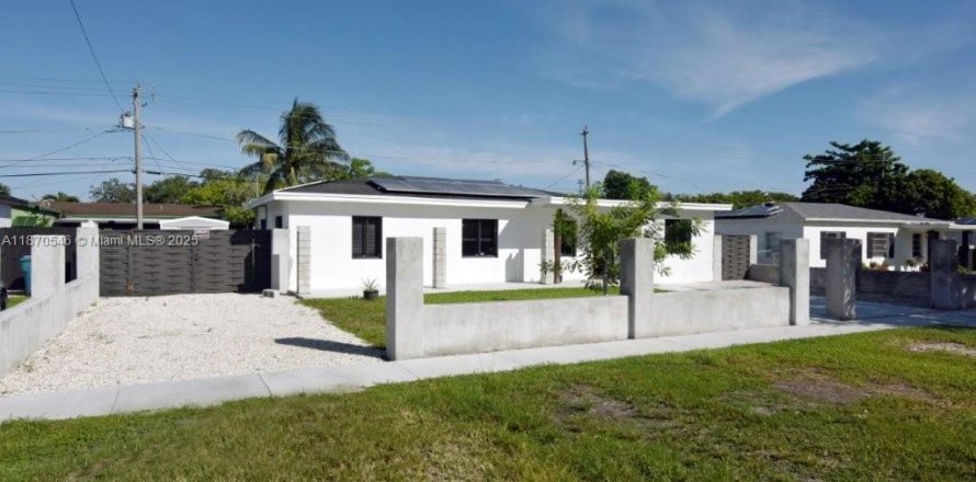 House in Miami, Florida 4 bedrooms, 115.57 sq.m. № 1895452