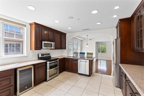 Condo in Altamonte Springs, Florida, 4 bedrooms № 2198510 - photo 12