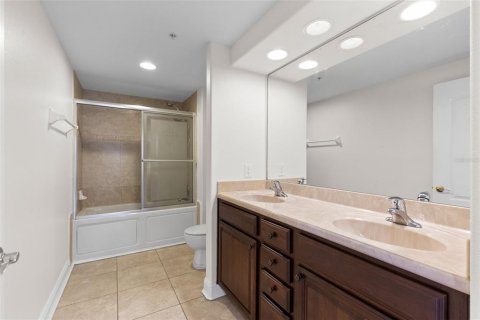 Condo in Altamonte Springs, Florida, 4 bedrooms № 2198510 - photo 26