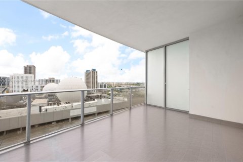Condo in Miami, Florida, 1 bedroom  № 1840944 - photo 9