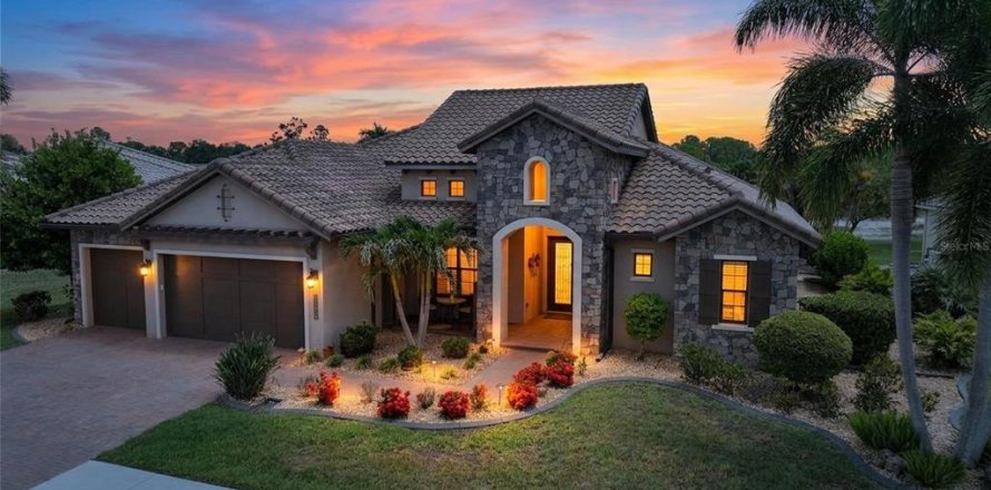 House in Venice, Florida 3 bedrooms, 290.69 sq.m. № 2216375