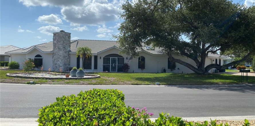 House in Englewood, Florida 4 bedrooms, 237.18 sq.m. № 2222017