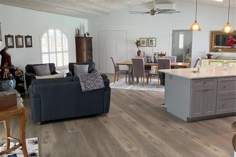 House in Englewood, Florida 4 bedrooms, 237.18 sq.m. № 2222017 - photo 10