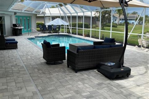 House in Englewood, Florida 4 bedrooms, 237.18 sq.m. № 2222017 - photo 26