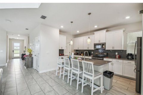 Villa ou maison à vendre à Kissimmee, Floride: 5 chambres, 310.57 m2 № 2200983 - photo 14