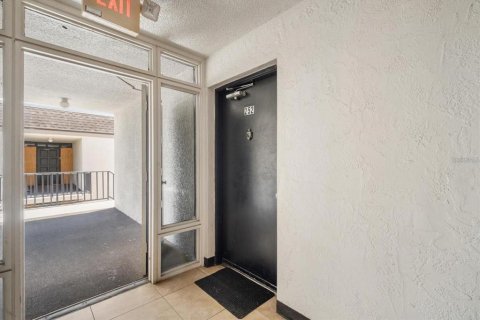 Condo in Brandon, Florida, 2 bedrooms  № 1866364 - photo 2