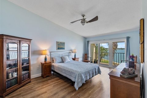 Condo in Saint Petersburg, Florida, 2 bedrooms  № 1669996 - photo 19