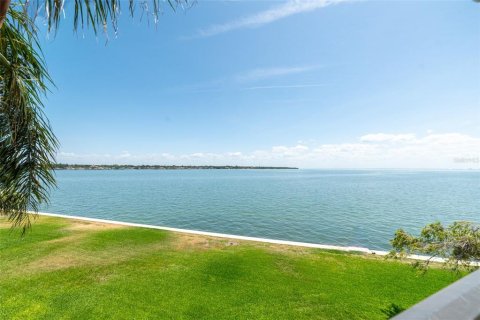 Condo in Saint Petersburg, Florida, 2 bedrooms  № 1669996 - photo 29