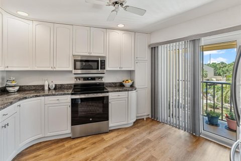 Condo in Saint Petersburg, Florida, 2 bedrooms  № 1669996 - photo 7