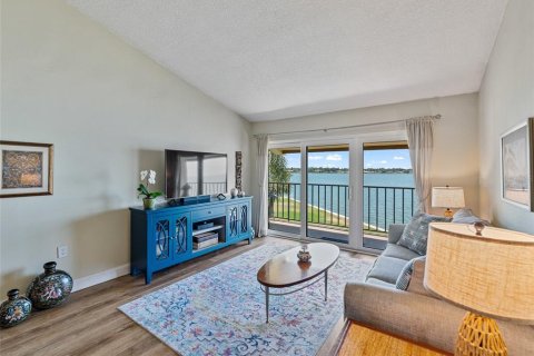 Condo in Saint Petersburg, Florida, 2 bedrooms  № 1669996 - photo 14
