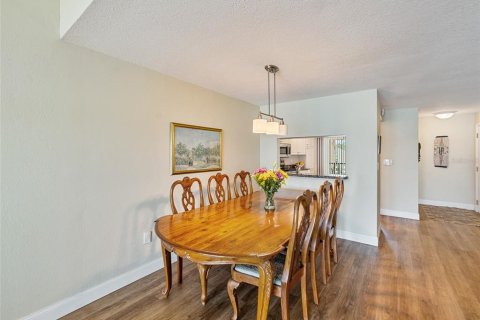 Condo in Saint Petersburg, Florida, 2 bedrooms  № 1669996 - photo 12