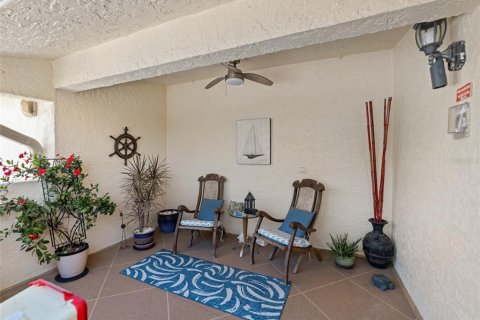 Condo in Saint Petersburg, Florida, 2 bedrooms  № 1669996 - photo 5