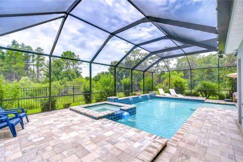 House in New Port Richey, Florida 5 bedrooms, 362.32 sq.m. № 1846484 - photo 17