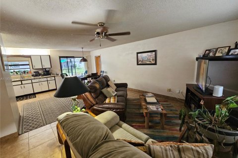 Villa ou maison à vendre à St. Lucie, Floride: 3 chambres, 106.28 m2 № 1966231 - photo 2