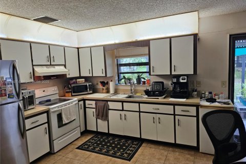 Villa ou maison à vendre à St. Lucie, Floride: 3 chambres, 106.28 m2 № 1966231 - photo 28