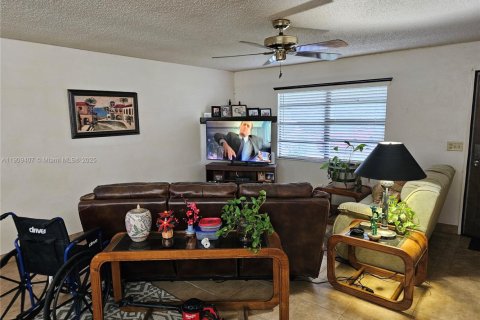 Villa ou maison à vendre à St. Lucie, Floride: 3 chambres, 106.28 m2 № 1966231 - photo 3