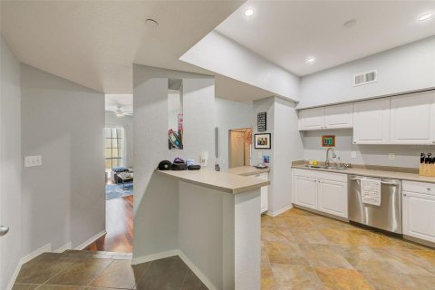 Condo in Tampa, Florida, 2 bedrooms  № 1721817 - photo 26