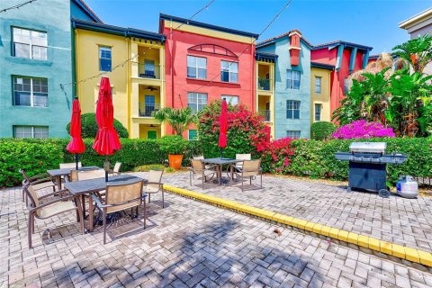 Condo in Tampa, Florida, 2 bedrooms  № 1721817 - photo 24